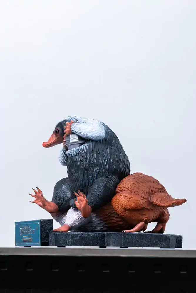 Fantastic Beasts Socha v životní velikosti Niffler 2 22 cm fotografii produktu