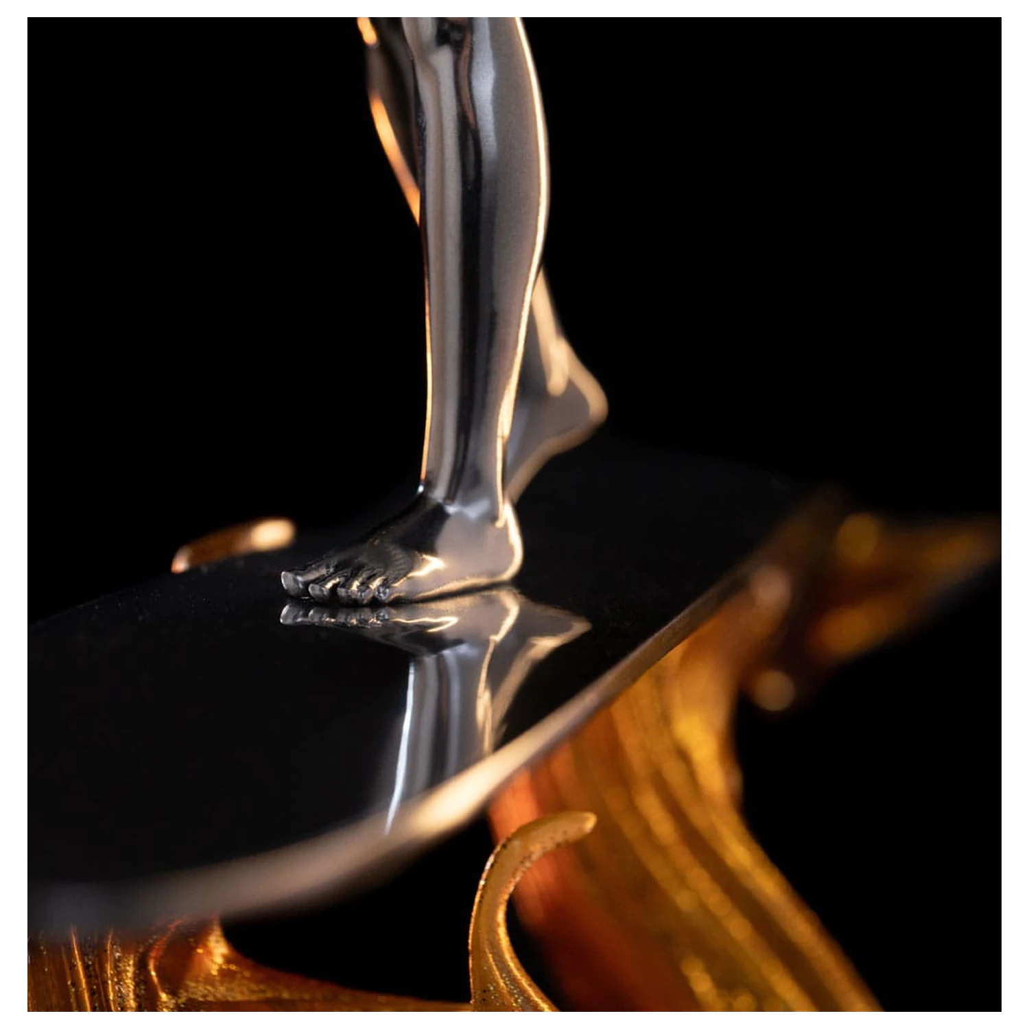 Fantastic Four Art Scale socha 1/10 Silver Surfer 27 cm fotografii produktu