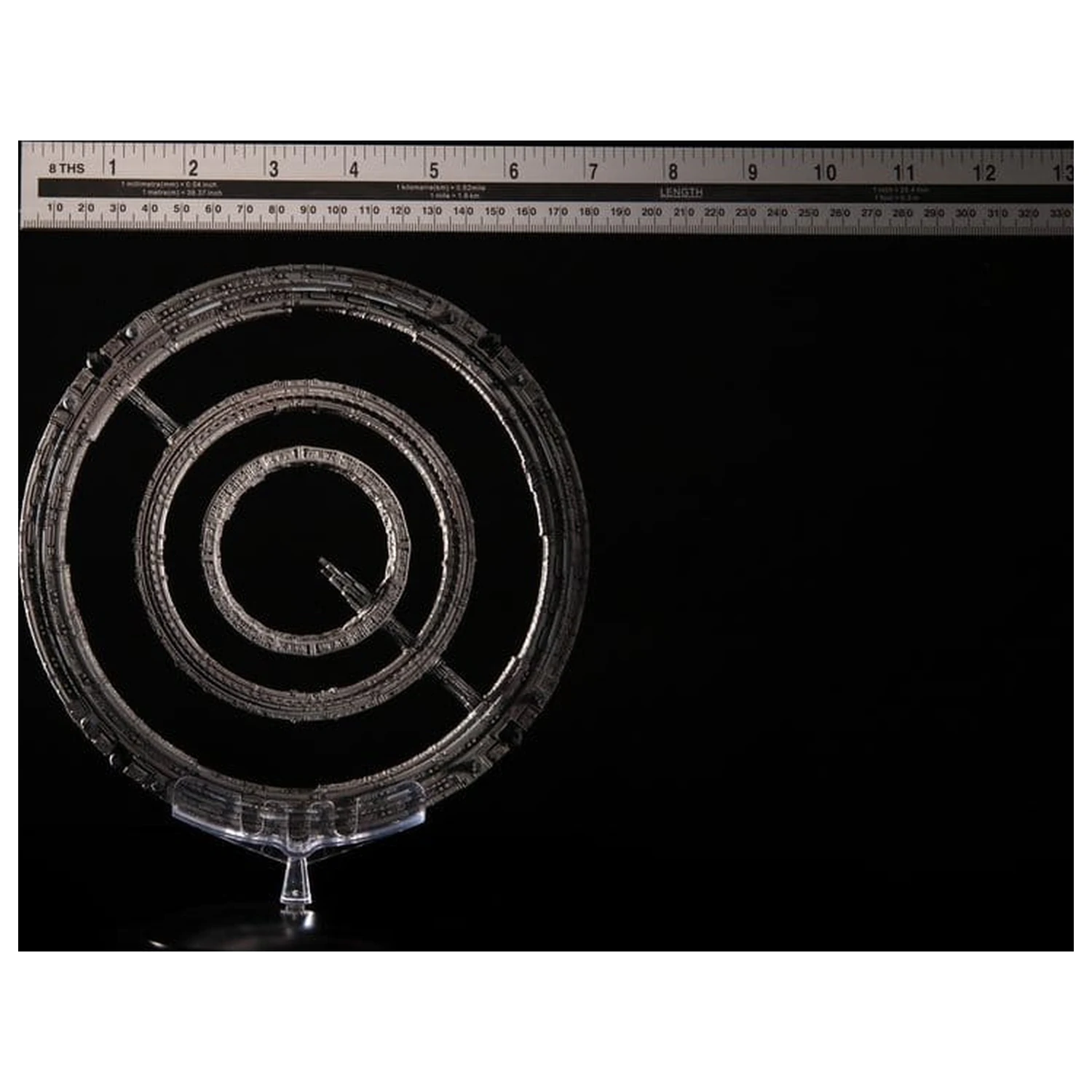 Podstavec z litého kovu The Invictus Spaceship 20 cm fotografii produktu