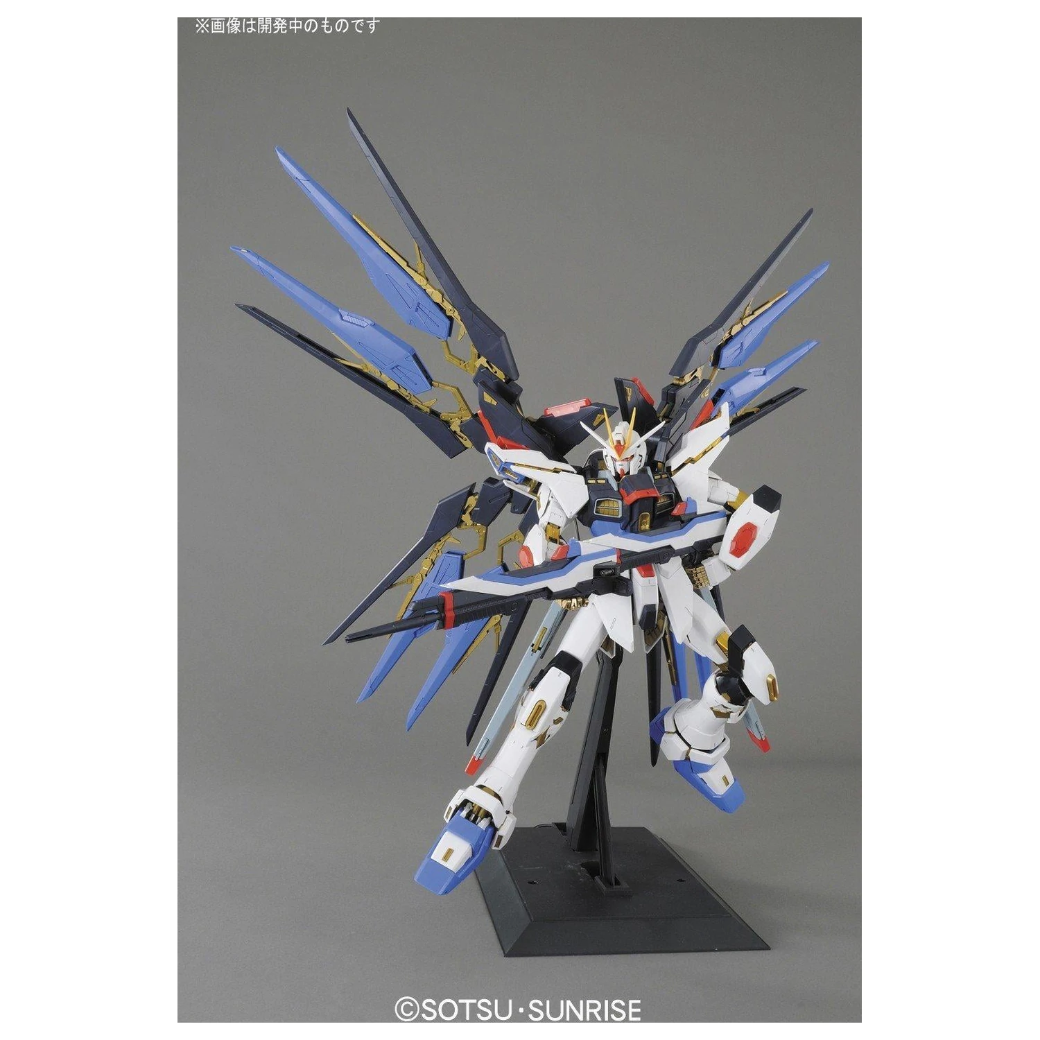GUNDAM Perfect Grade Strike Freedom Gundam 30 cm fotografii produktu