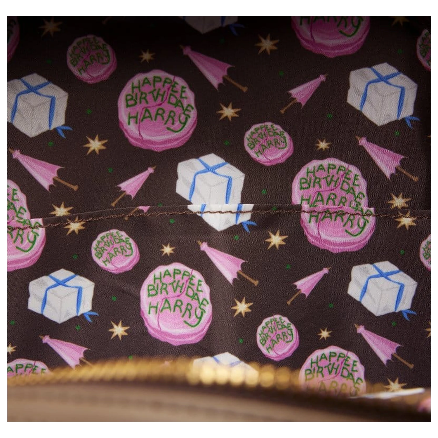 Harry Potter by Loungefly Mini batoh s taškou na mince Hagrid Birthday Cake fotografii produktu