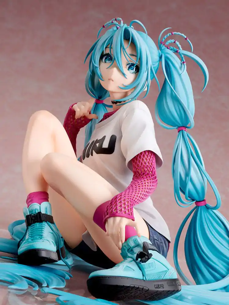 Hatsune Miku Statue 1/4 Yoneyama Mai The Latest Street Style 