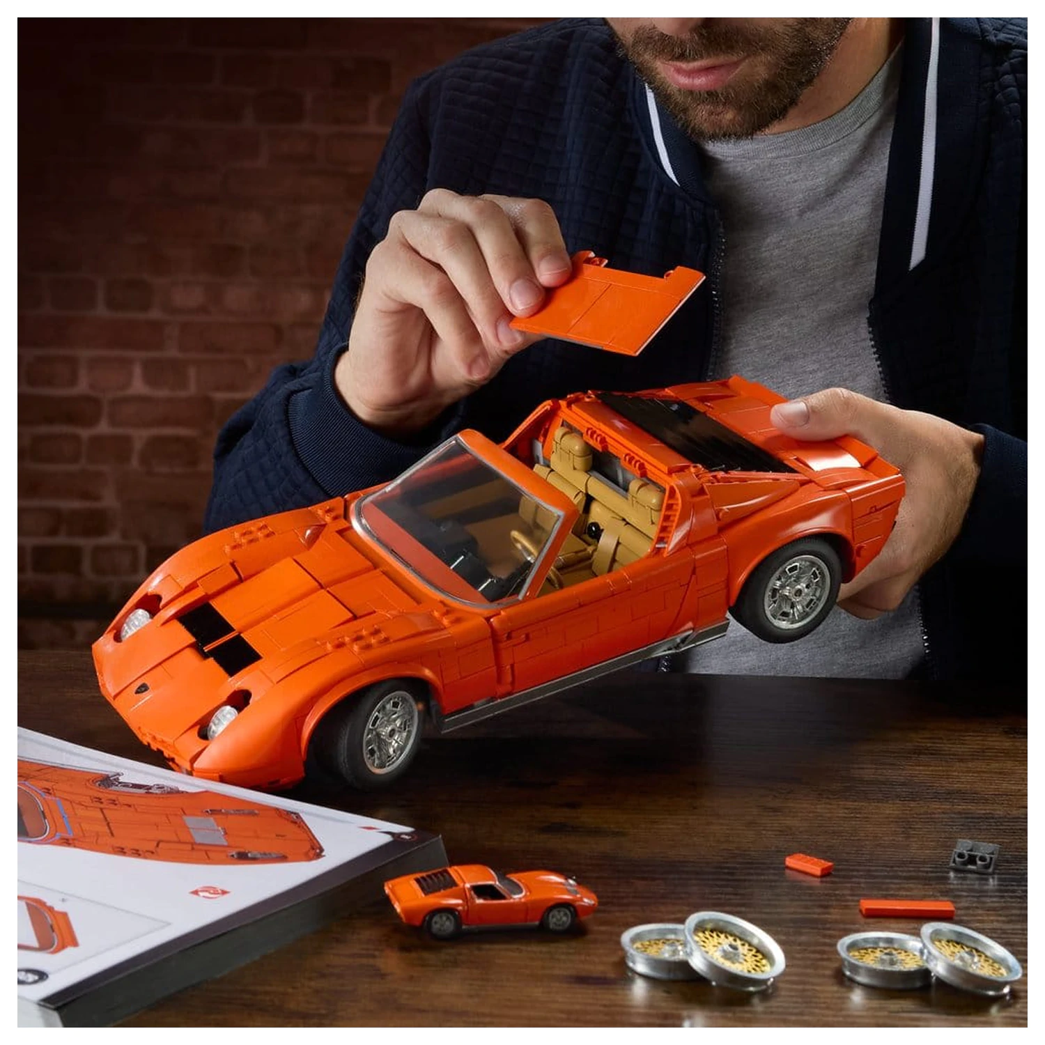 Hot Wheels Premium Mattel Brick Shop Stavebnice 1/12 Lamborghini Miura P400 SV fotografii produktu