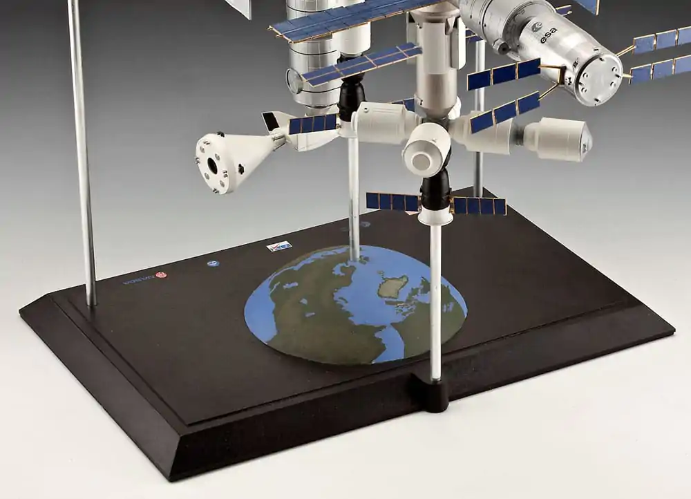 Dárková sada modelu Mezinárodní vesmírné stanice ISS 1/144 25. výročí Platinová edice 74 cm fotografii produktu