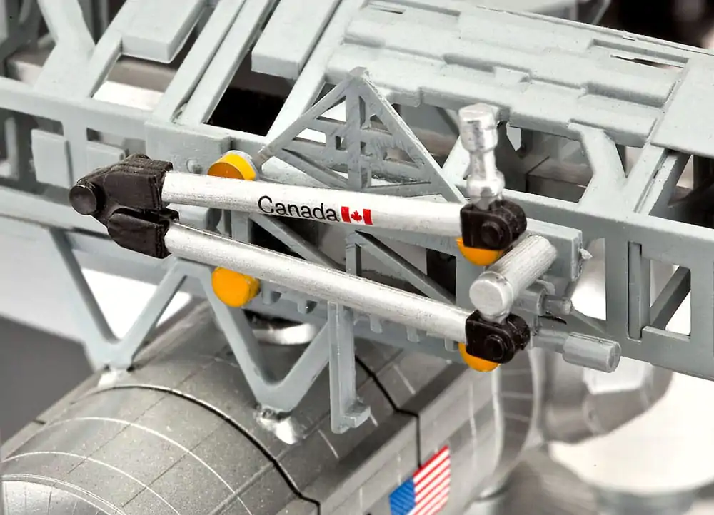 Dárková sada modelu Mezinárodní vesmírné stanice ISS 1/144 25. výročí Platinová edice 74 cm fotografii produktu