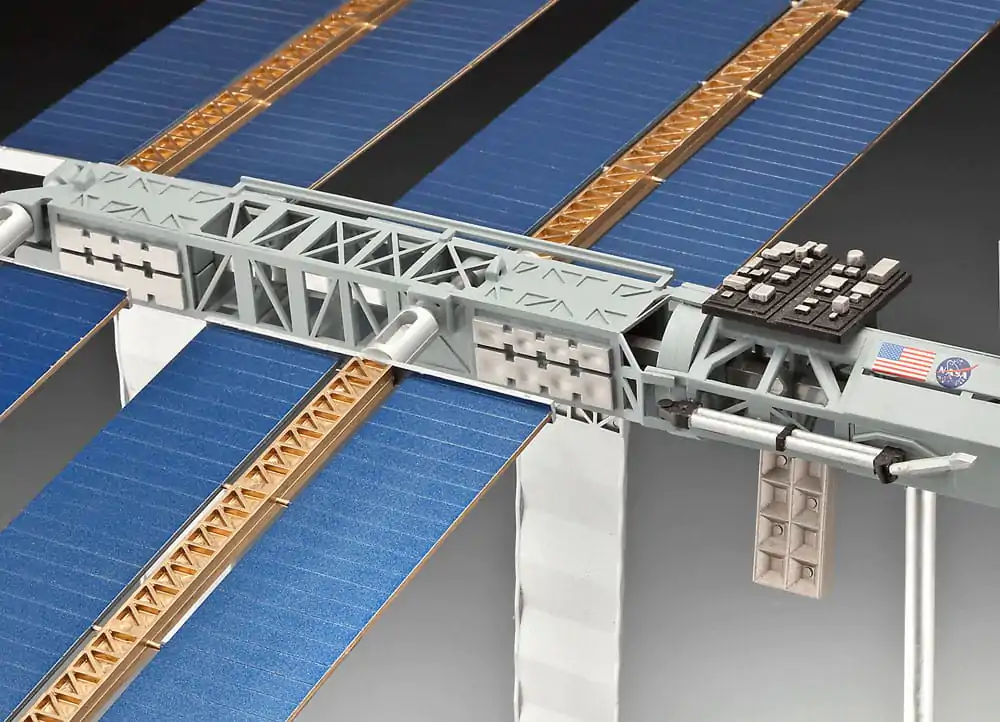 Dárková sada modelu Mezinárodní vesmírné stanice ISS 1/144 25. výročí Platinová edice 74 cm fotografii produktu