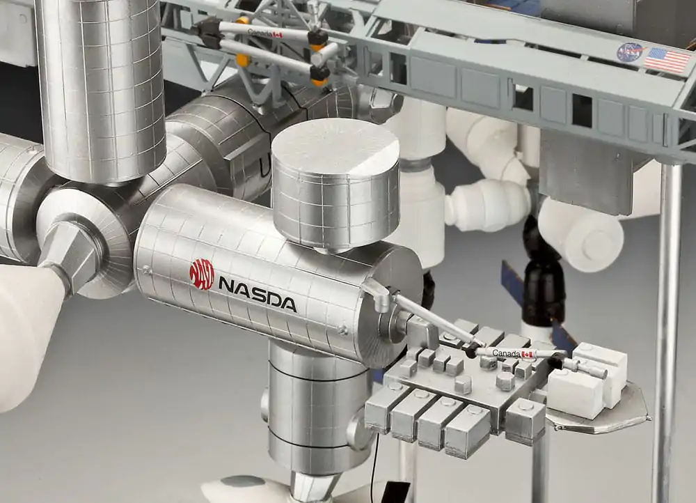 Dárková sada modelu Mezinárodní vesmírné stanice ISS 1/144 25. výročí Platinová edice 74 cm fotografii produktu