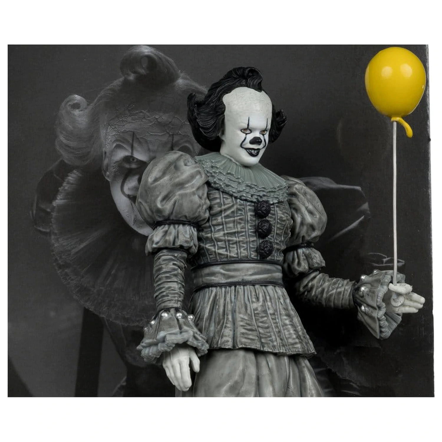It Welcome to Derry Movie Maniacs figurka Pennywise (černobílá) 16 cm fotografii produktu