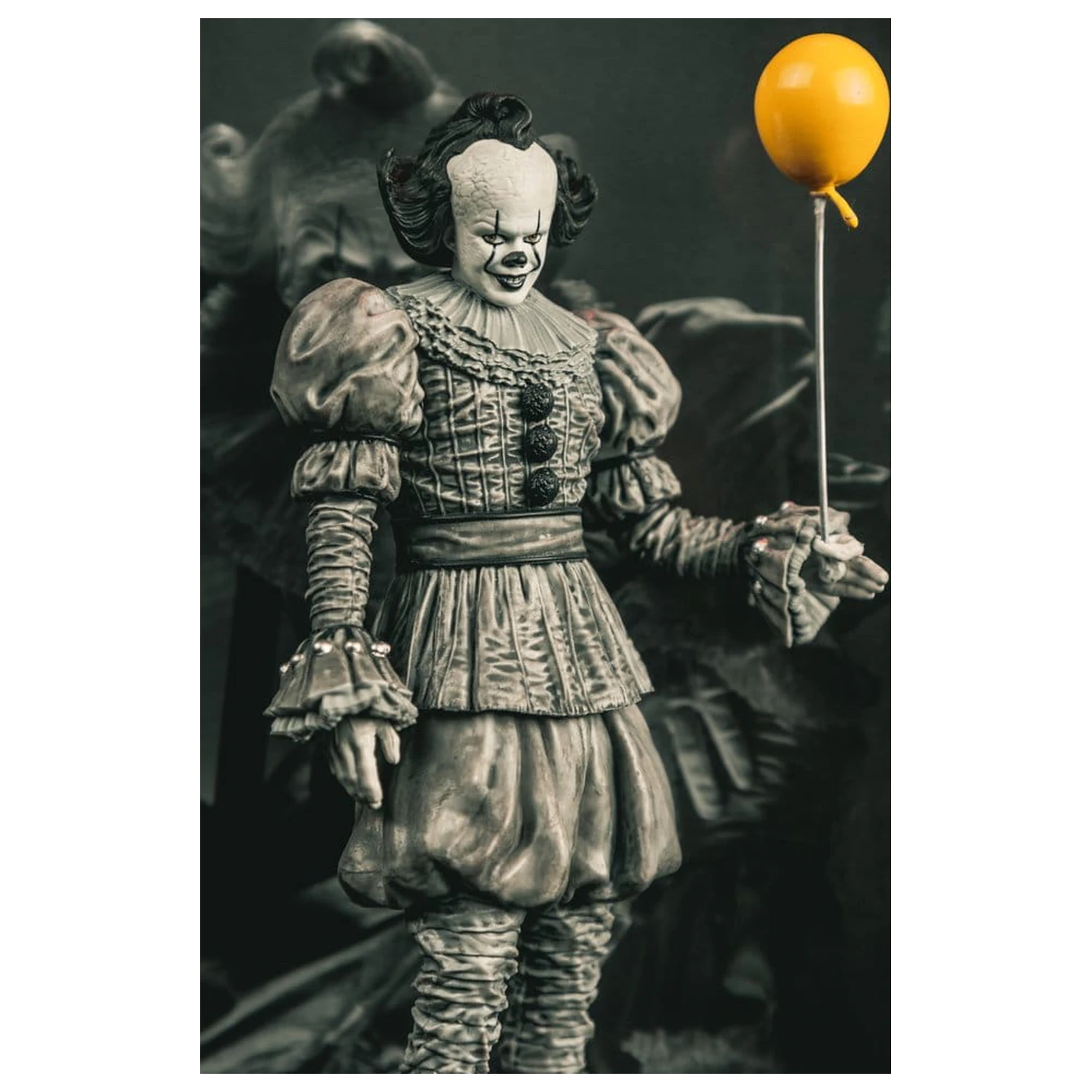 It Welcome to Derry Movie Maniacs figurka Pennywise (černobílá) 16 cm fotografii produktu