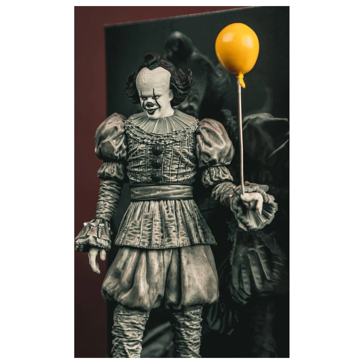 It Welcome to Derry Movie Maniacs figurka Pennywise (černobílá) 16 cm fotografii produktu