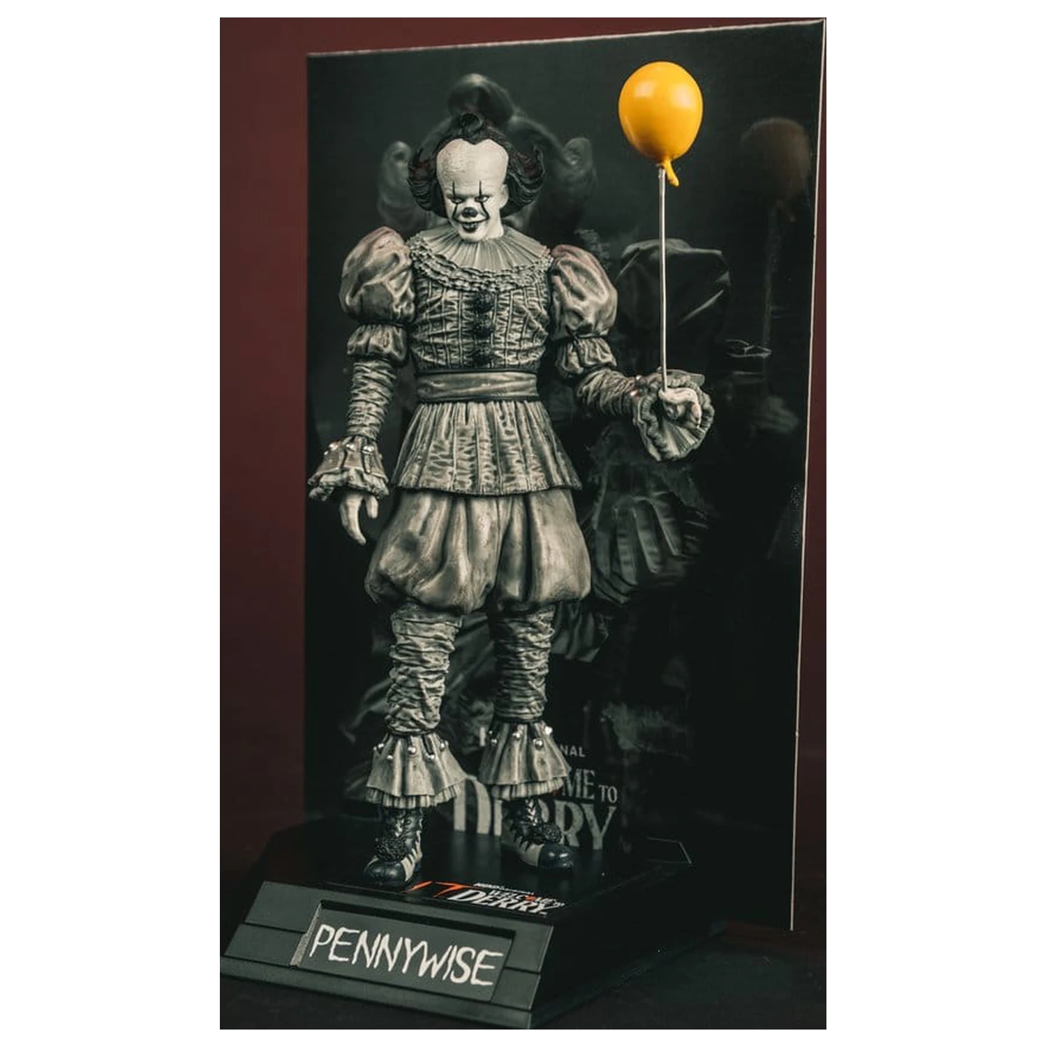 It Welcome to Derry Movie Maniacs figurka Pennywise (černobílá) 16 cm fotografii produktu