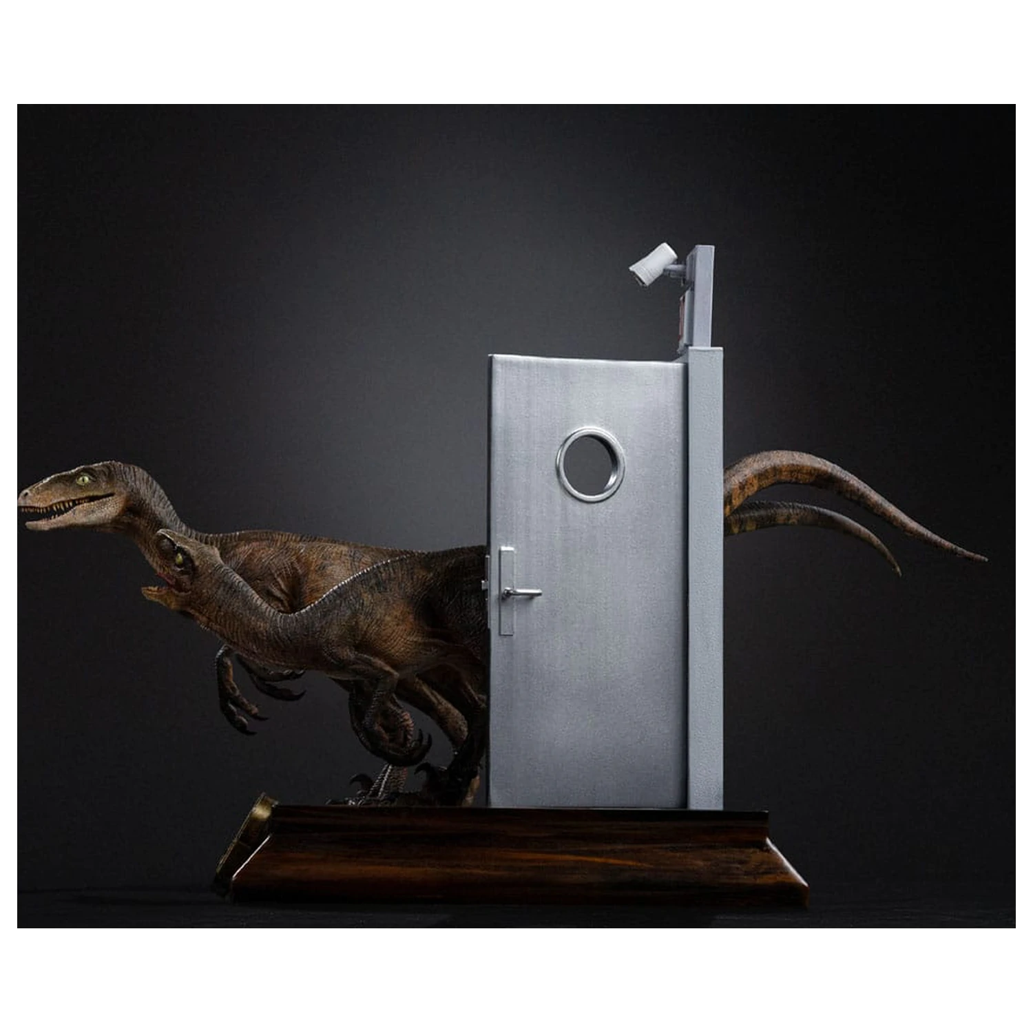Jurassic Park Art Scale Socha 1/10 Raptors at the Kitchen's Door 28 cm fotografii produktu