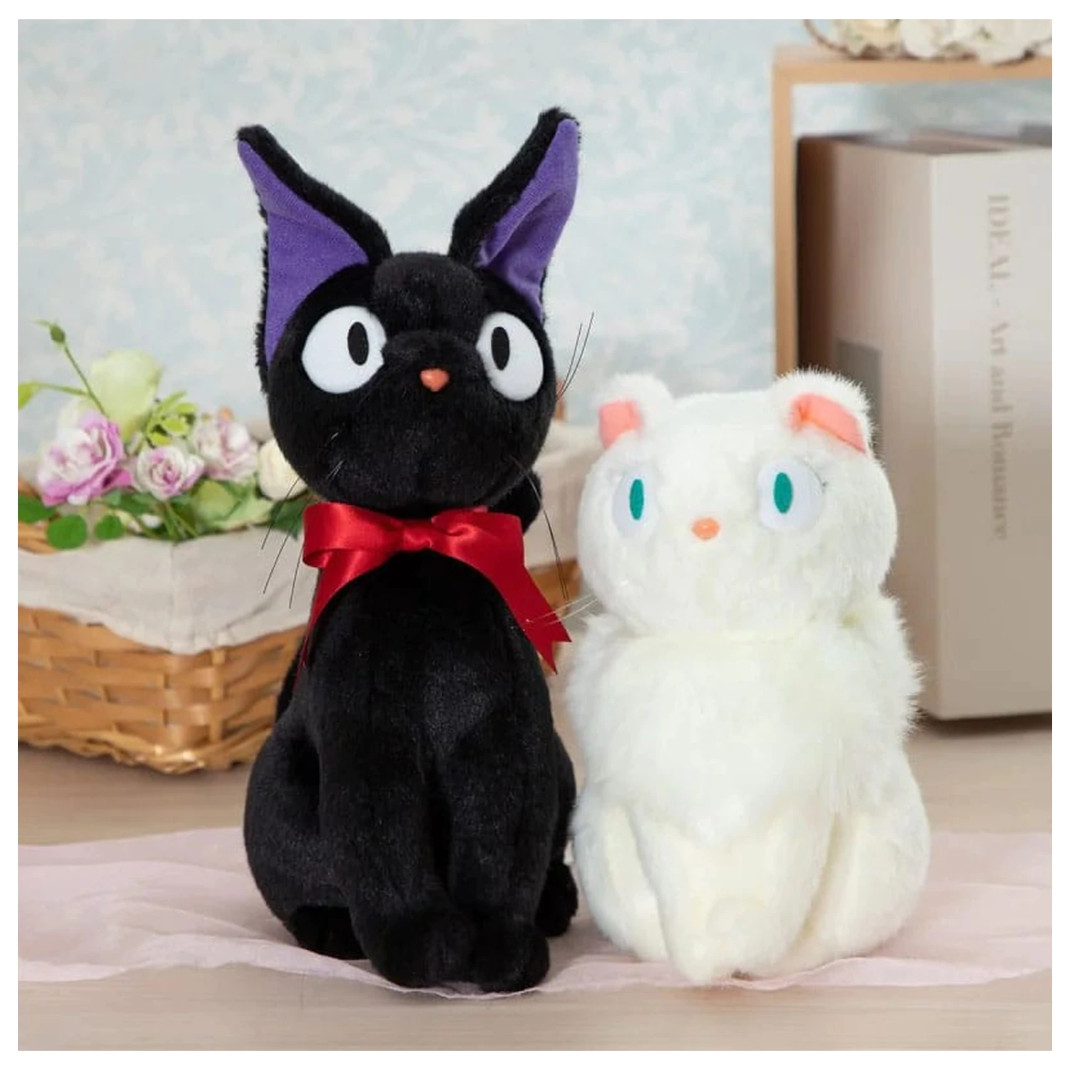 Kiki's Delivery Service Plyšová figurka Jiji sedící M 32 cm fotografii produktu