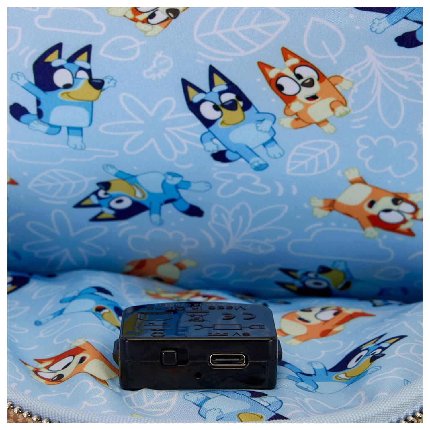 Loungefly Bluey batoh 26 cm fotografii produktu