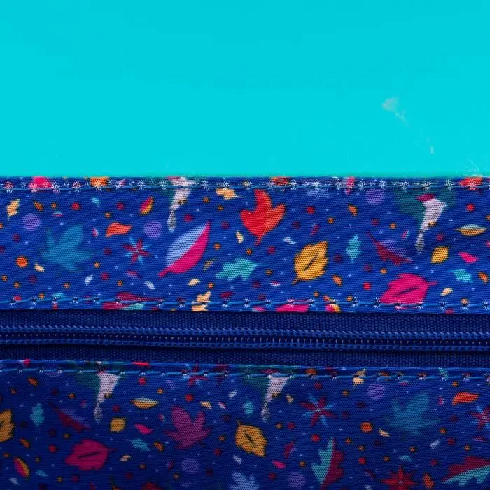 Disney by Loungefly crossbody kabelka Pocahontas Just Around The River fotografii produktu