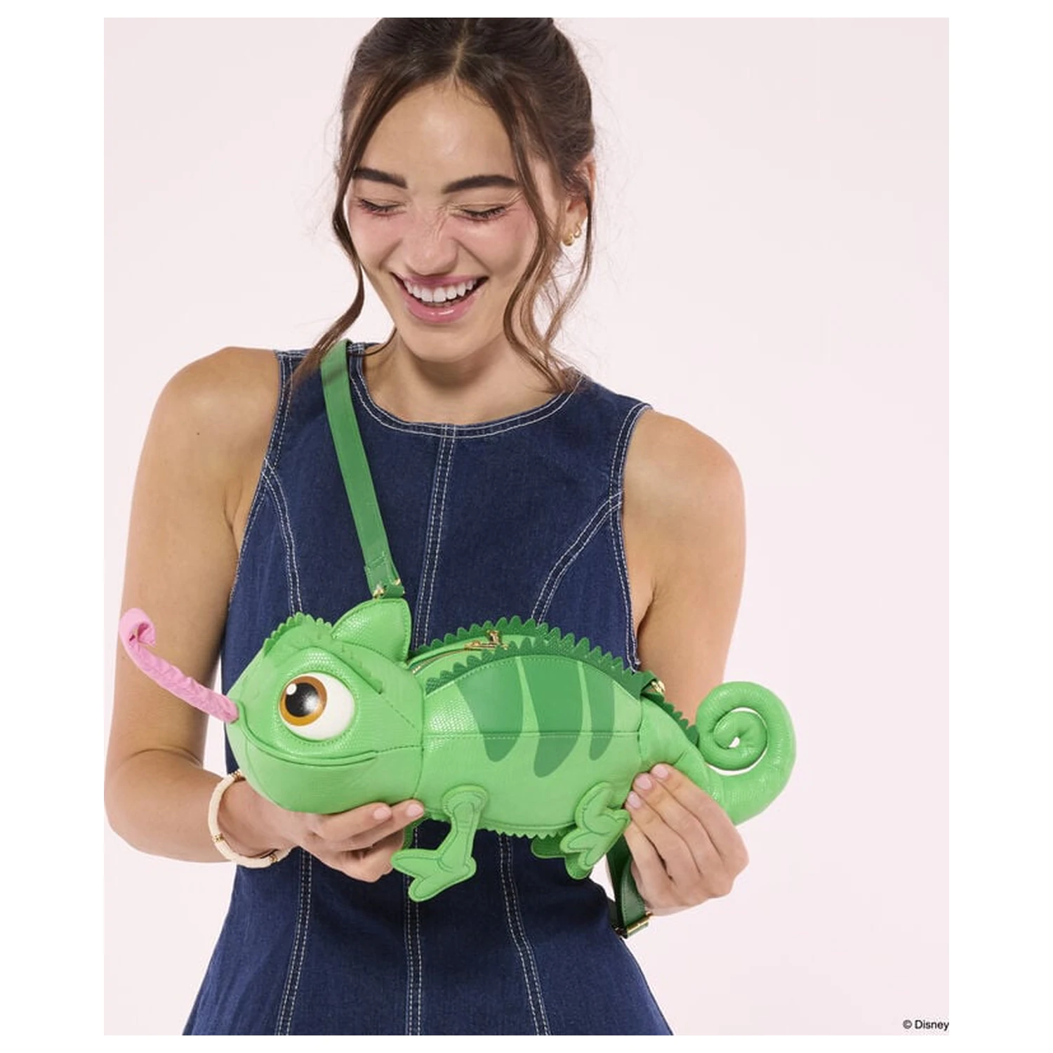 Loungefly Disney Tangled Rapunzel Pascal taška přes rameno fotografii produktu