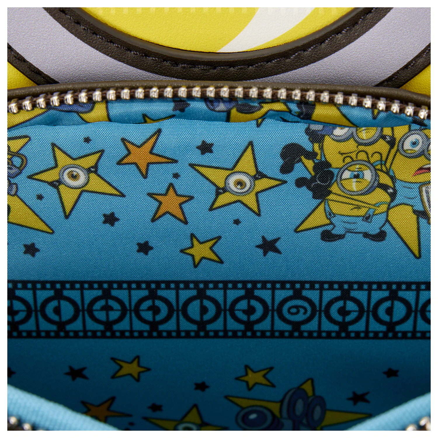 Loungefly Universal Minions 3 batoh 26 cm fotografii produktu