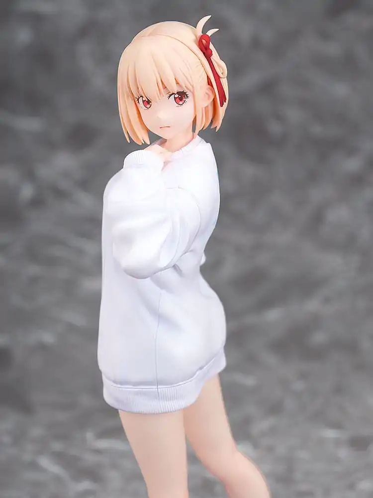Lycoris Recoil PVC Soška 1/7 Chisato Nishikigi: Oversized Mikina Ver. 25 cm fotografii produktu