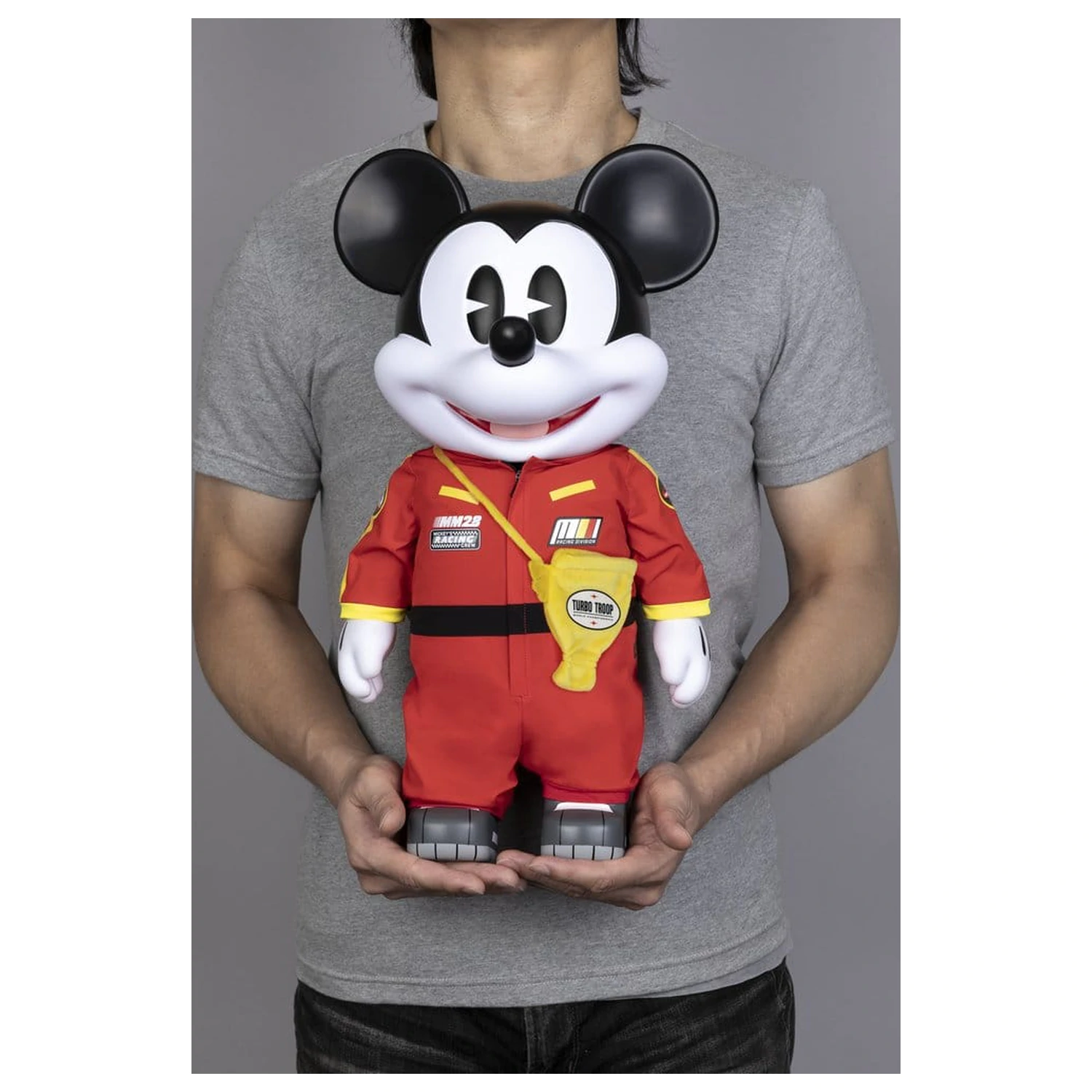 Mickey and Friends Vinylová banka SYAKING-BANG!! Funkční figurka Závodní auto Micky 48 cm fotografii produktu