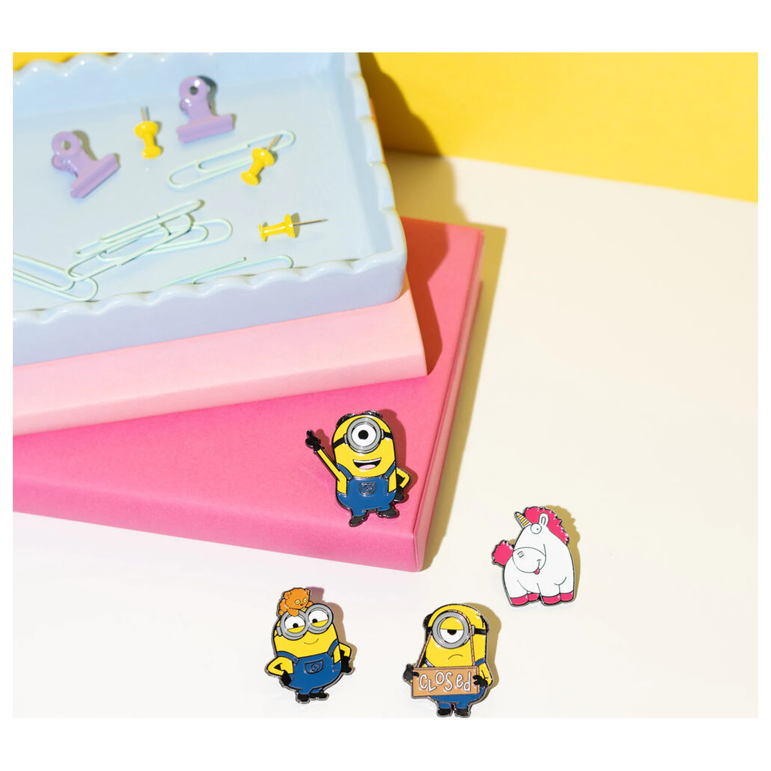 Minions sada 4 odznaků fotografii produktu