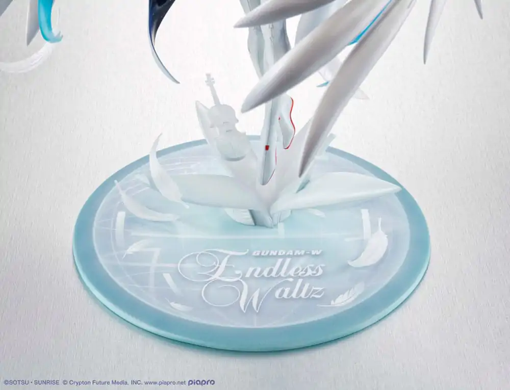 Mobile Suit Gundam x Hatsune Miku Lucrea PVC socha Hatsune Miku x Wing Gundam Zero EW 45. výročí 27 cm fotografii produktu
