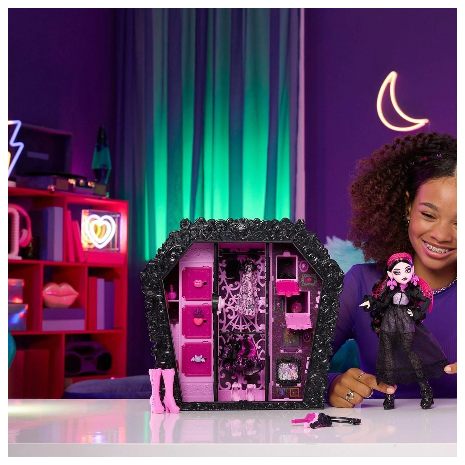 Monster High Ultimate Skulltimate panenka Draculaura a šatník fotografii produktu