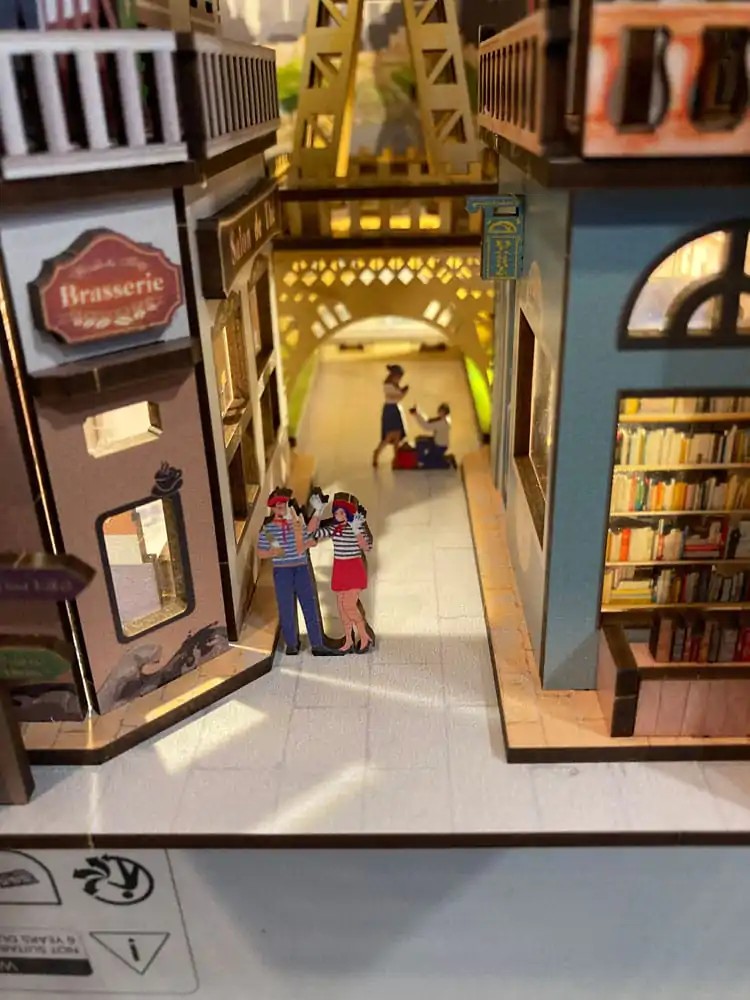 Paris Tiny Adventures Book Nook mini Diorama 23 cm fotografii produktu