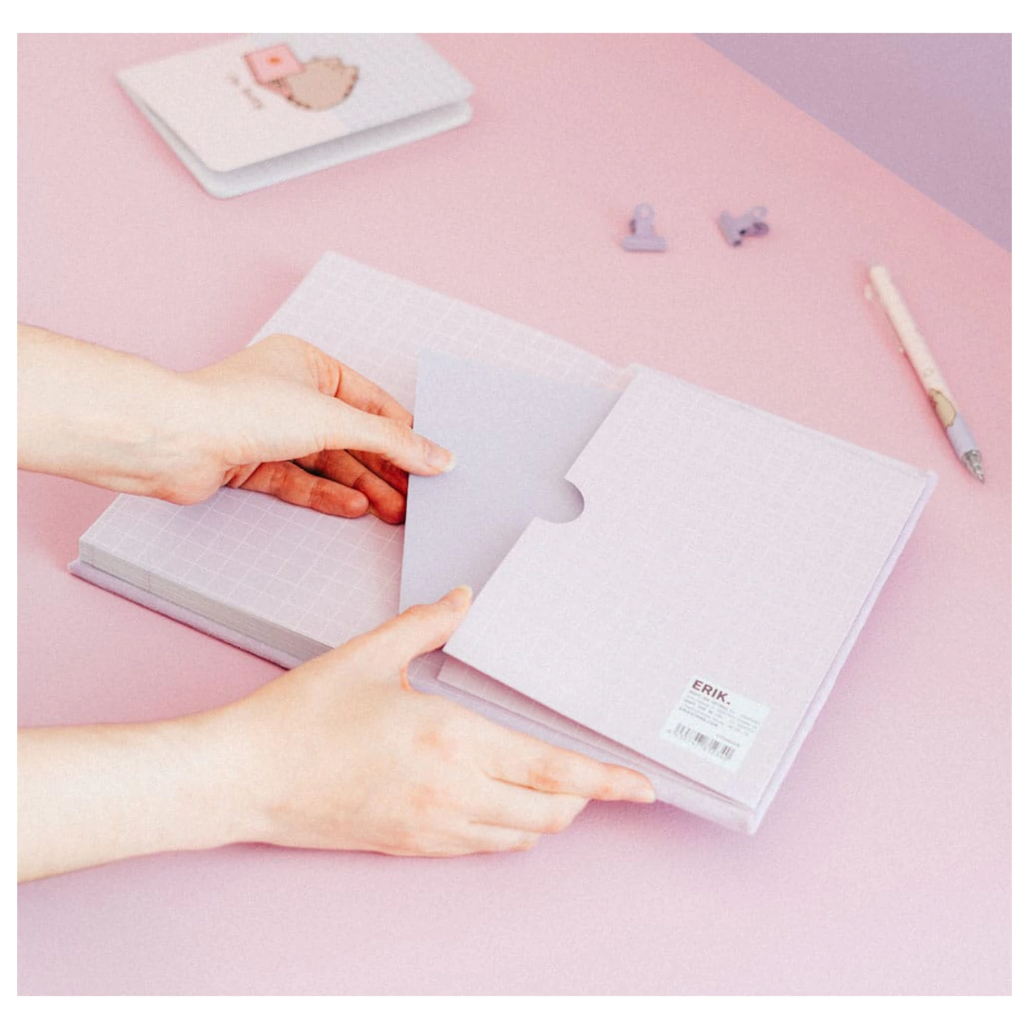 Pusheen Moments A5 prémiový plyšový zápisník fotografii produktu