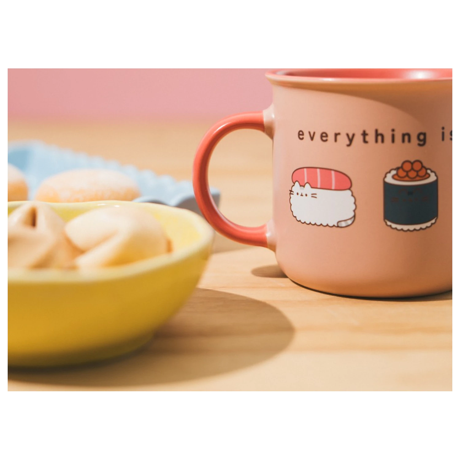 Pusheen Sushi Roll prémiový hrnek fotografii produktu