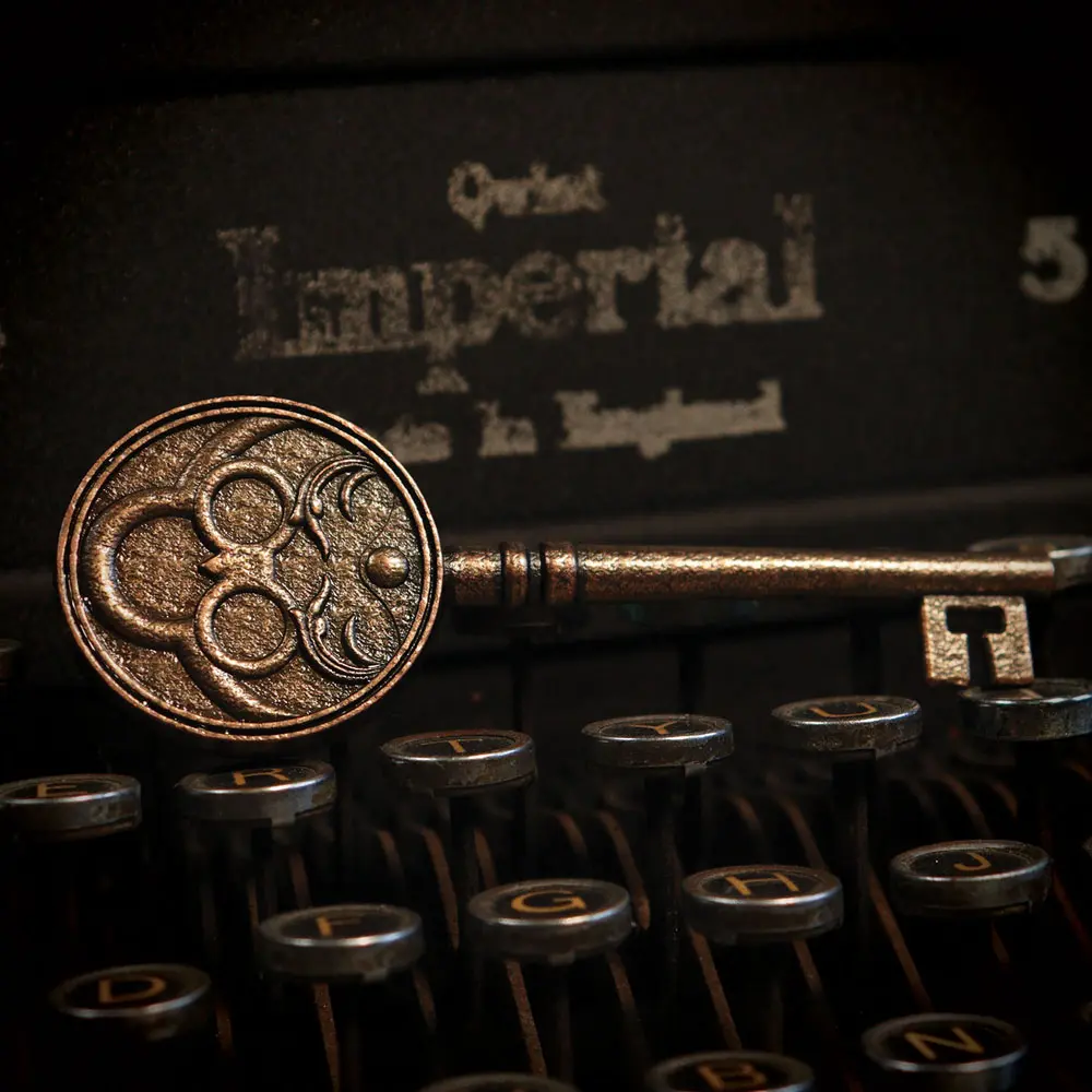 Resident Evil VIII Replica 1/1 Insignia klíč Limited Edition fotografii produktu