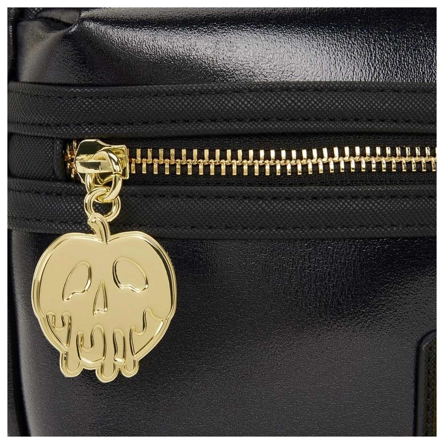 Snow White by Loungefly Sling Bag  fotografii produktu