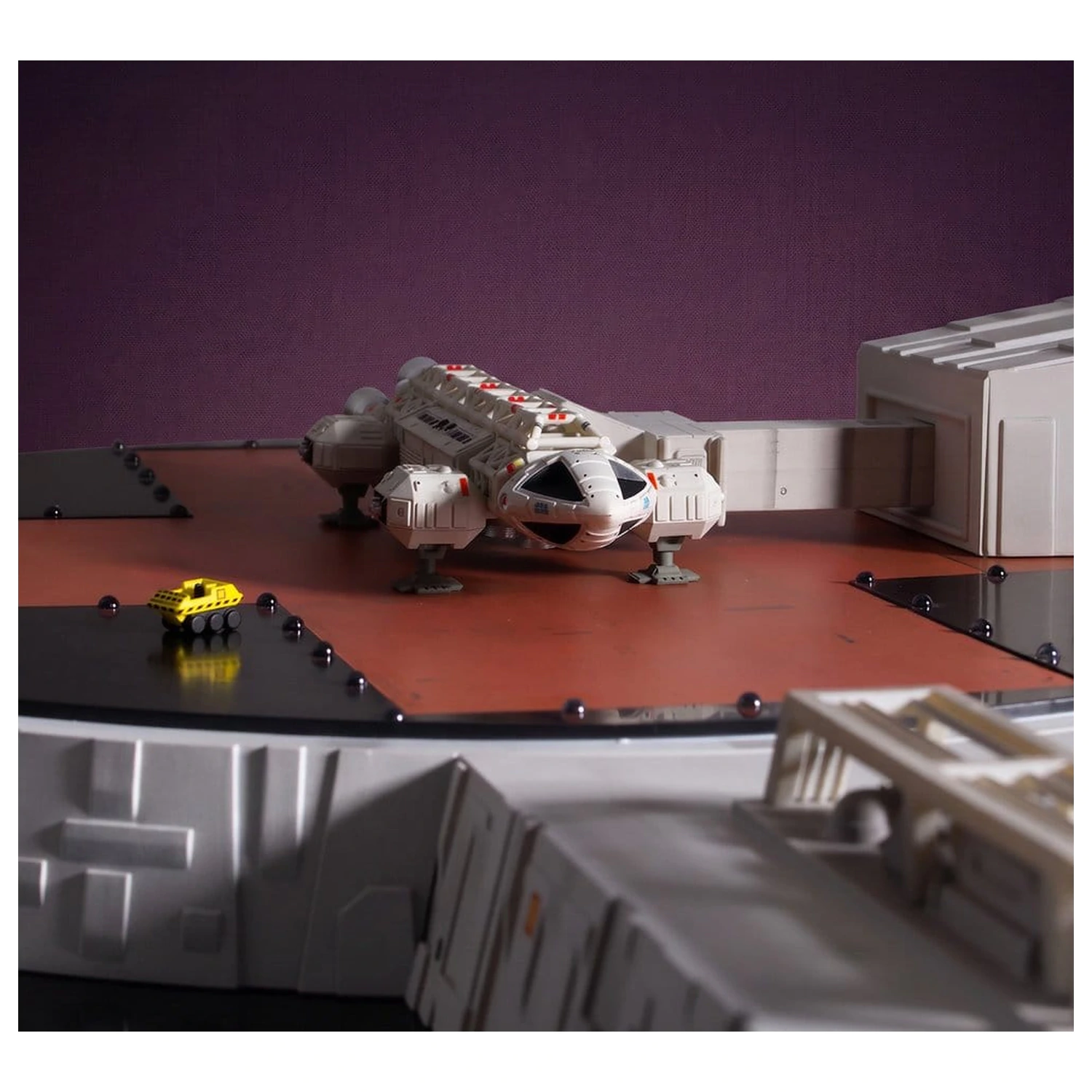 Space 1999 Playset přistávací plocha (s Eagle Transporter) 46 cm fotografii produktu