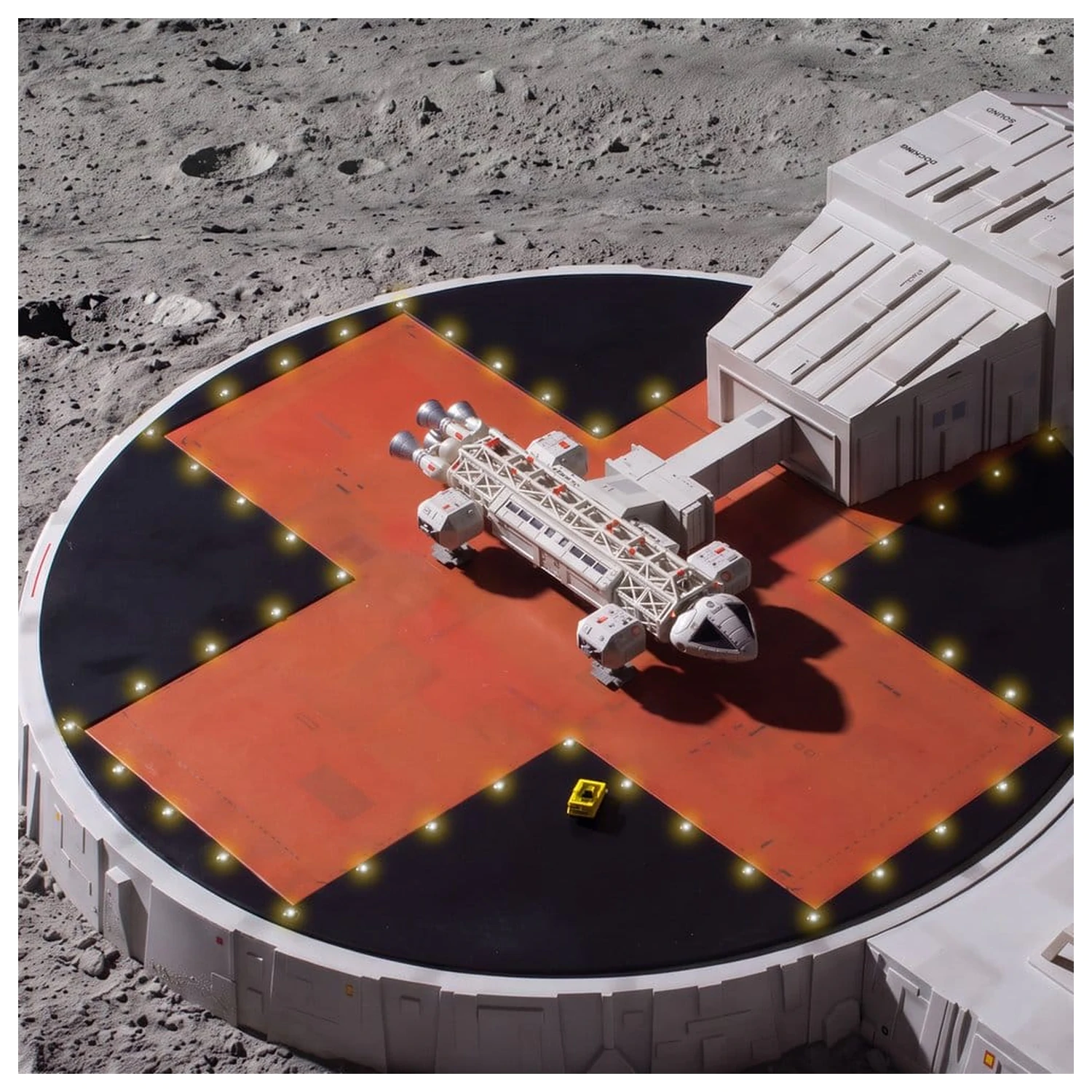 Space 1999 Playset přistávací plocha (s Eagle Transporter) 46 cm fotografii produktu