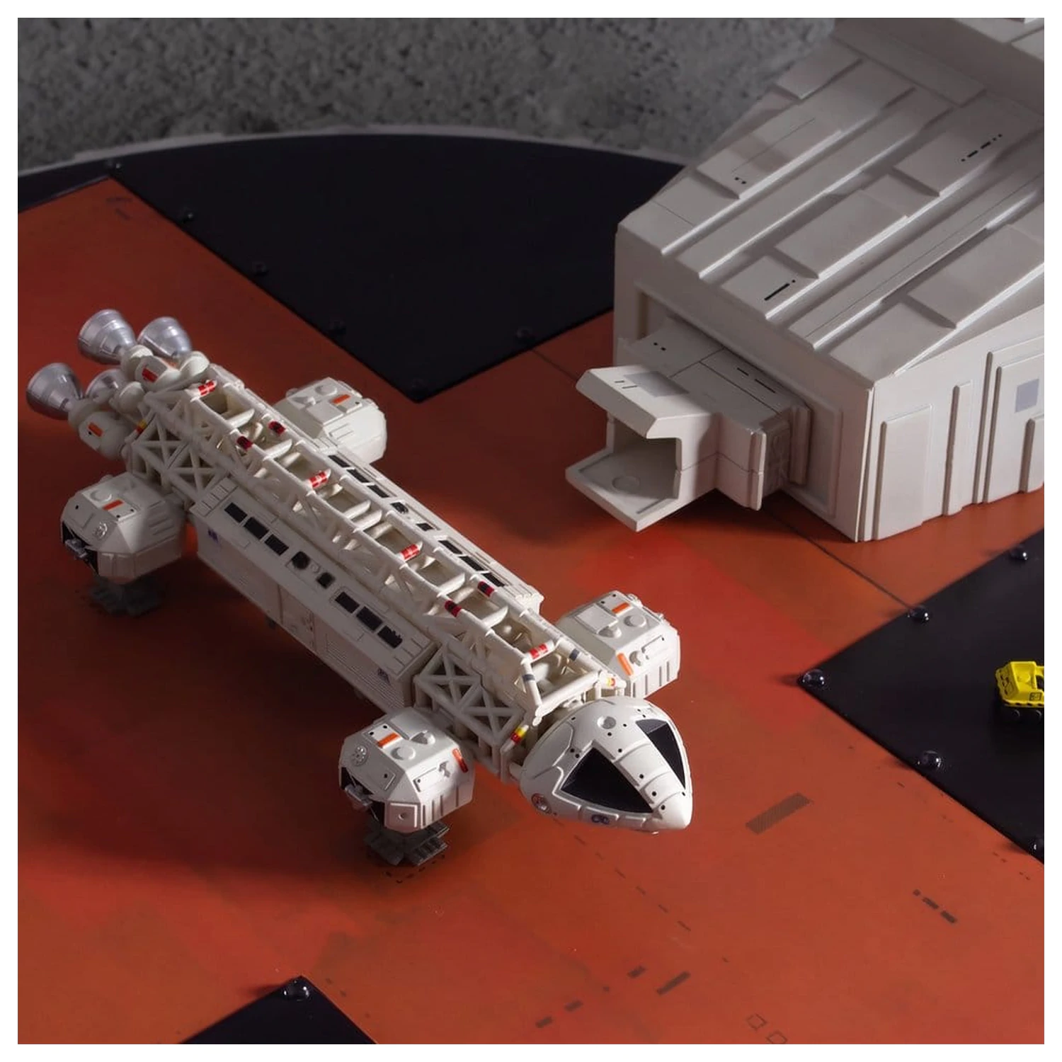 Space 1999 Playset přistávací plocha (s Eagle Transporter) 46 cm fotografii produktu