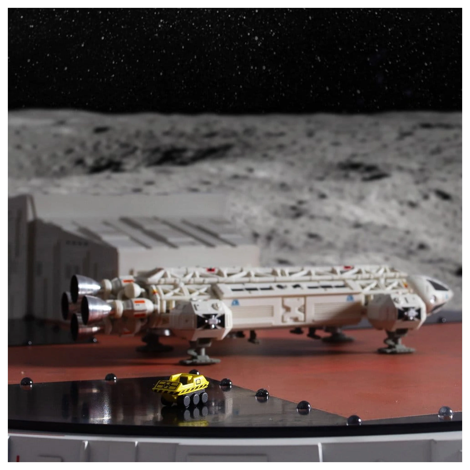Space 1999 Playset přistávací plocha (s Eagle Transporter) 46 cm fotografii produktu