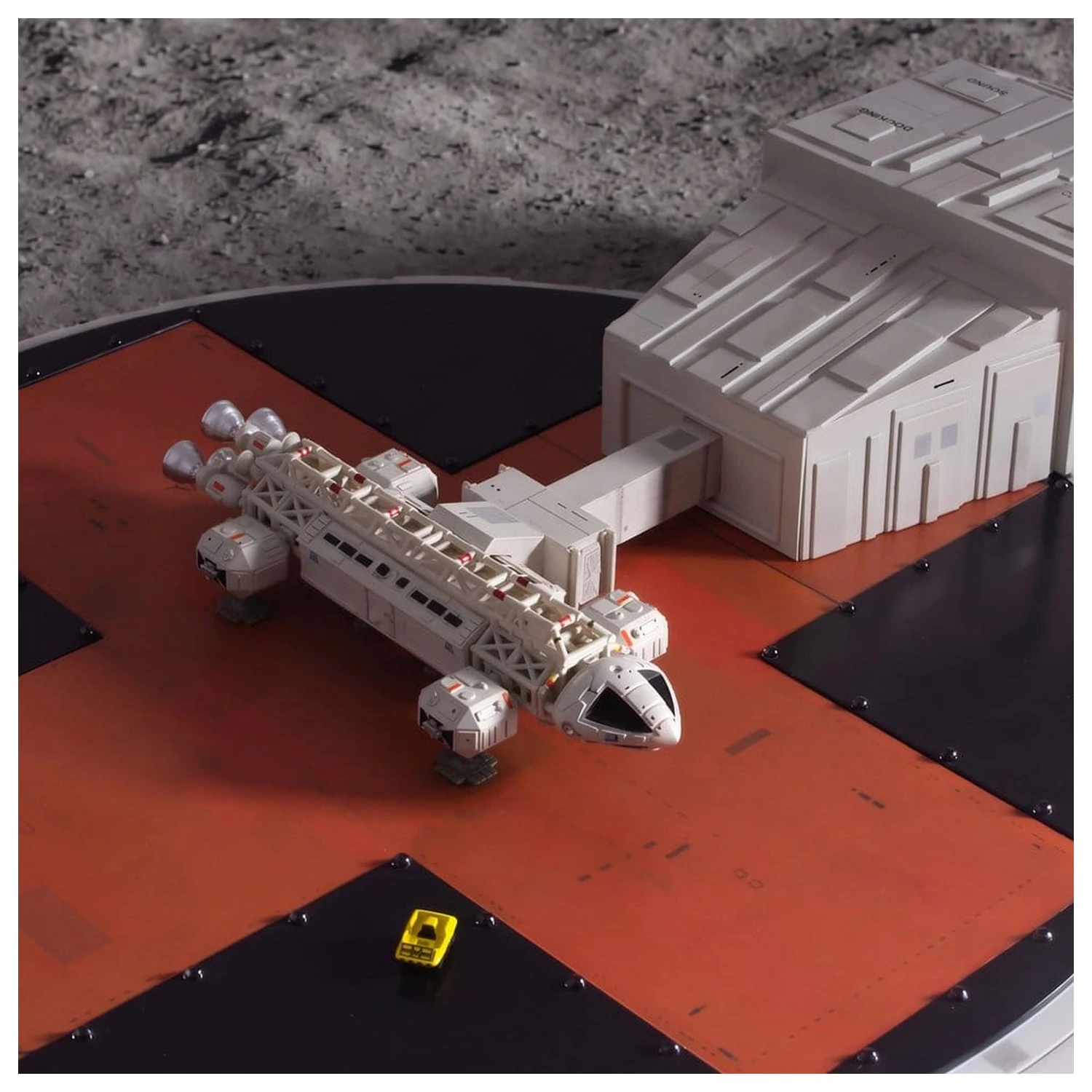 Space 1999 Playset přistávací plocha (s Eagle Transporter) 46 cm fotografii produktu