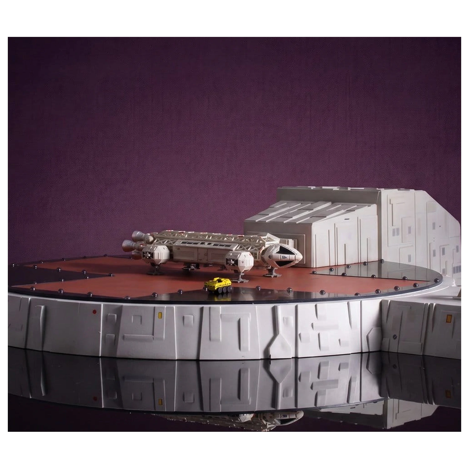 Space 1999 Playset přistávací plocha (s Eagle Transporter) 46 cm fotografii produktu