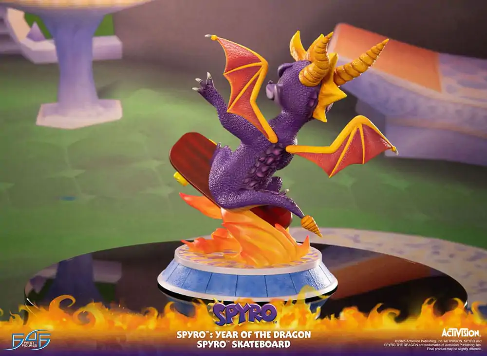 Spyro: Year of the Dragon Statue Spyro Skateboard 34 cmSpyro: Year of the Dragon Soška Spyro Skateboard 34 cm fotografii produktu