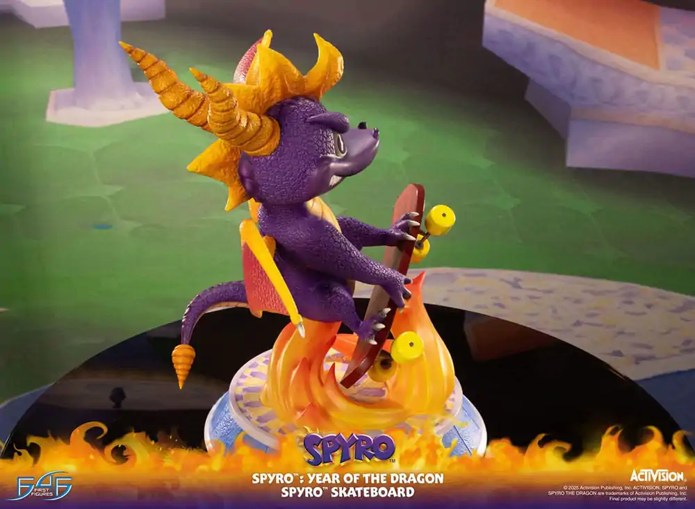 Spyro: Year of the Dragon Statue Spyro Skateboard 34 cmSpyro: Year of the Dragon Soška Spyro Skateboard 34 cm fotografii produktu