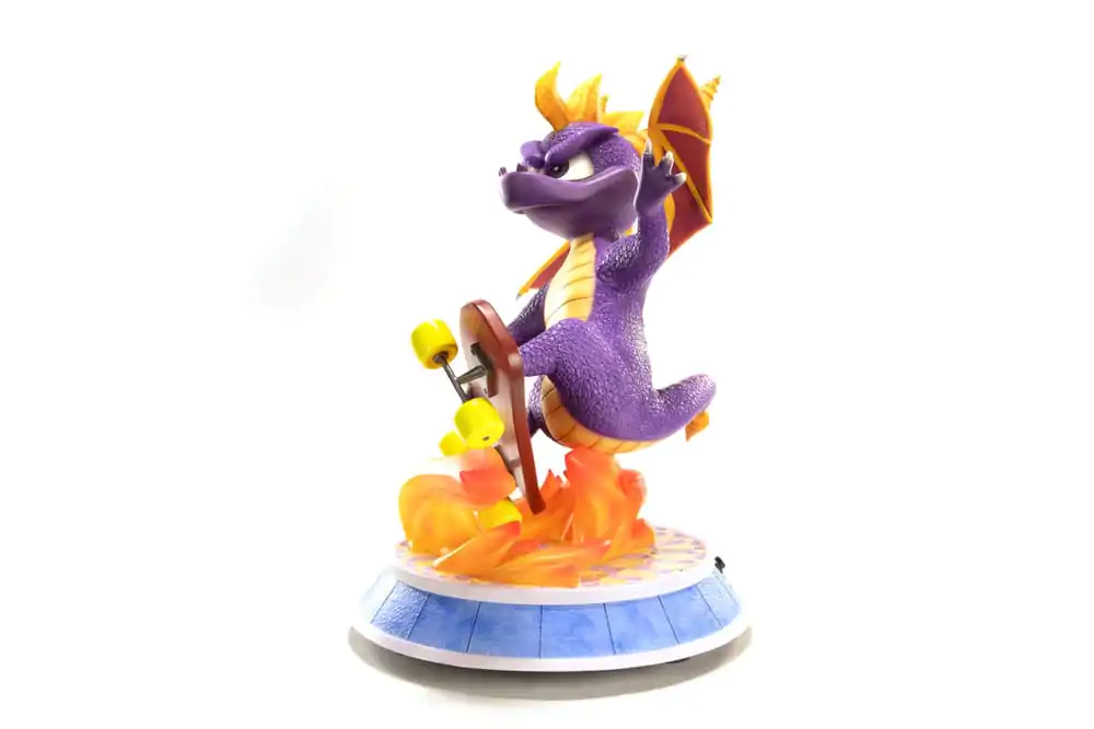 Spyro: Year of the Dragon Statue Spyro Skateboard 34 cmSpyro: Year of the Dragon Soška Spyro Skateboard 34 cm fotografii produktu