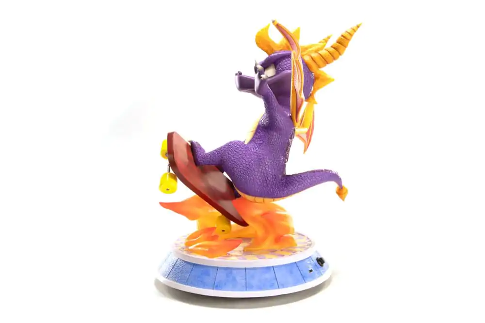 Spyro: Year of the Dragon Statue Spyro Skateboard 34 cmSpyro: Year of the Dragon Soška Spyro Skateboard 34 cm fotografii produktu