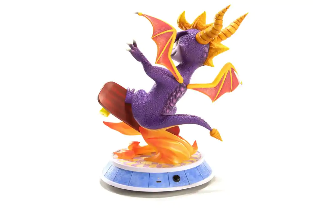 Spyro: Year of the Dragon Statue Spyro Skateboard 34 cmSpyro: Year of the Dragon Soška Spyro Skateboard 34 cm fotografii produktu