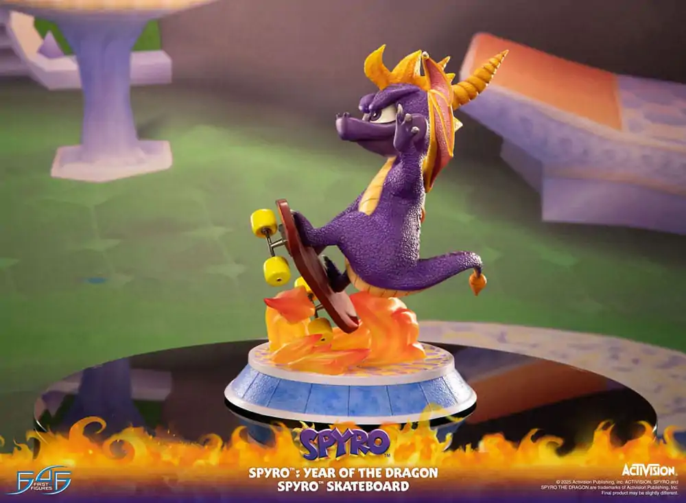 Spyro: Year of the Dragon Statue Spyro Skateboard 34 cmSpyro: Year of the Dragon Soška Spyro Skateboard 34 cm fotografii produktu