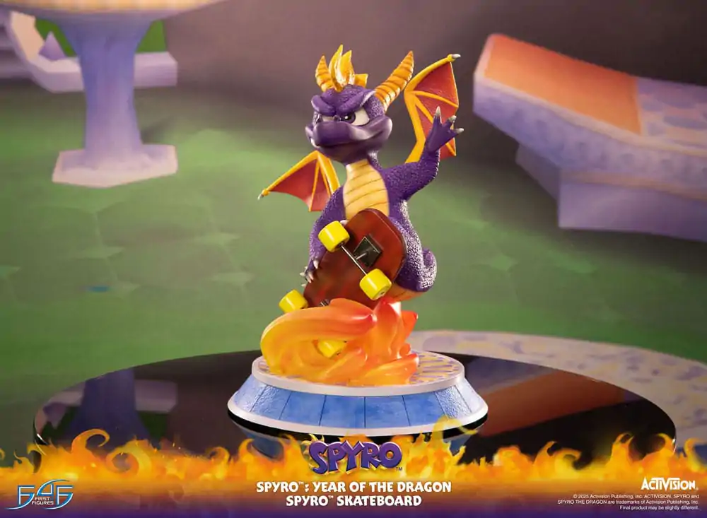 Spyro: Year of the Dragon Statue Spyro Skateboard 34 cmSpyro: Year of the Dragon Soška Spyro Skateboard 34 cm fotografii produktu