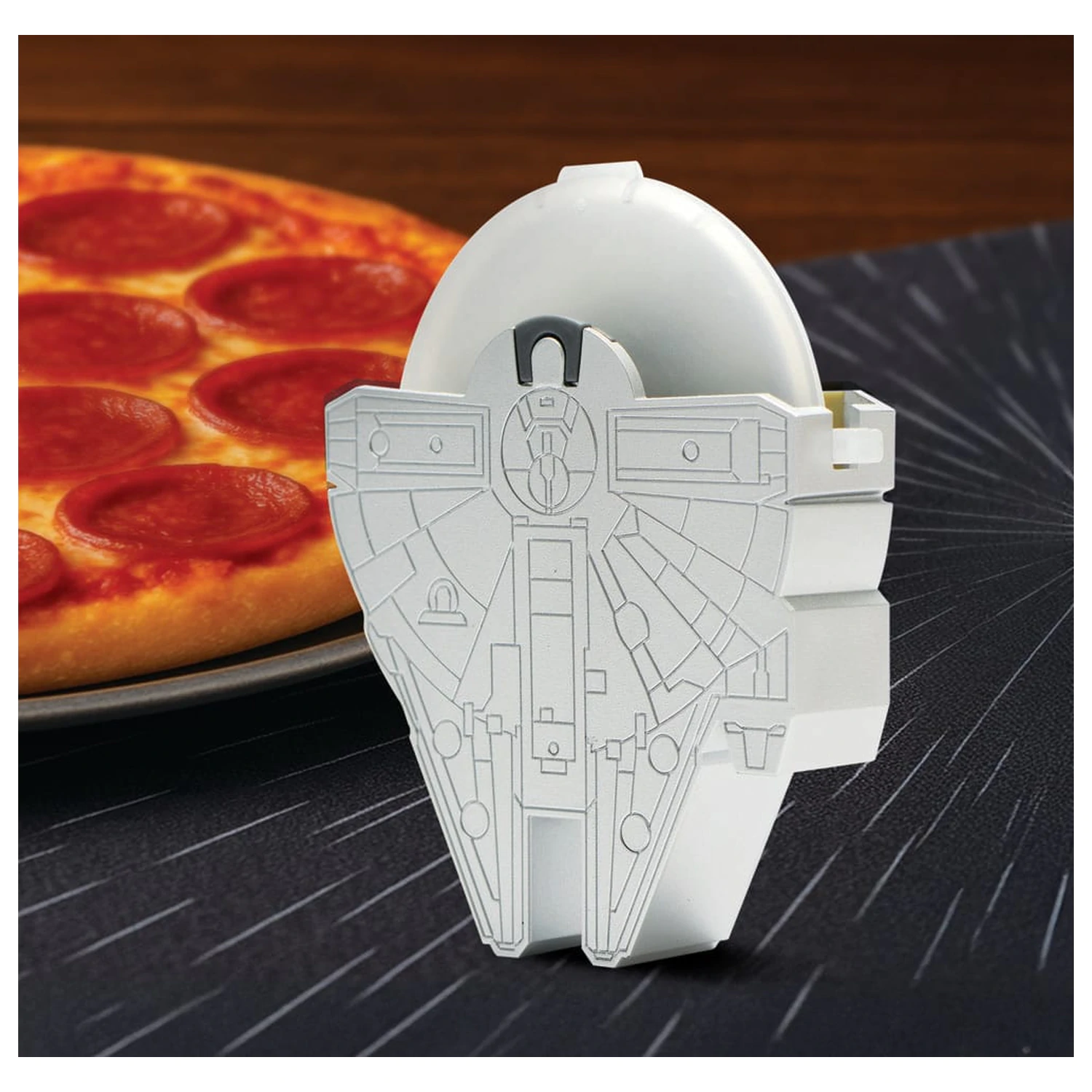 Star Wars Kráječ na pizzu Millennium Falcon fotografii produktu