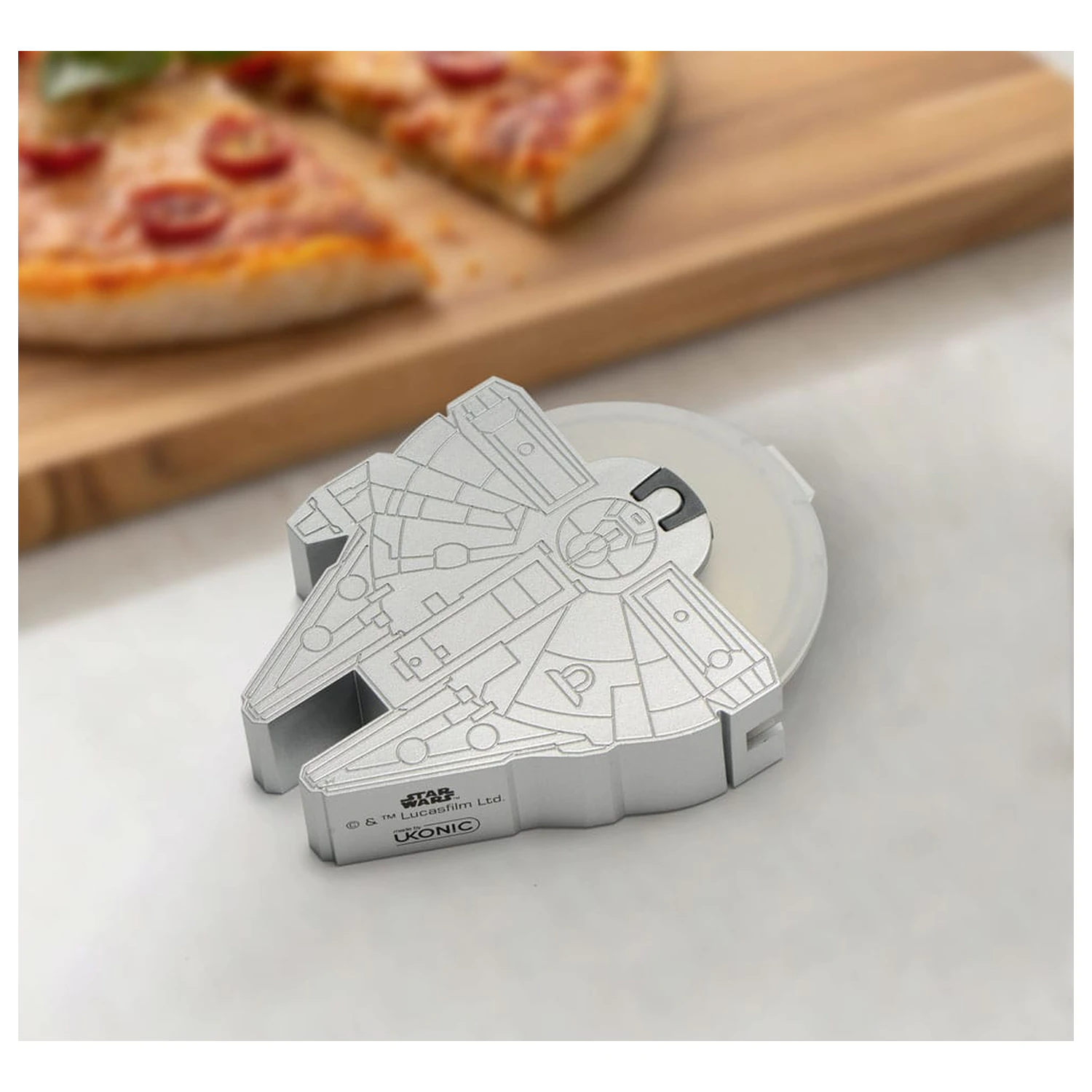 Star Wars Kráječ na pizzu Millennium Falcon fotografii produktu
