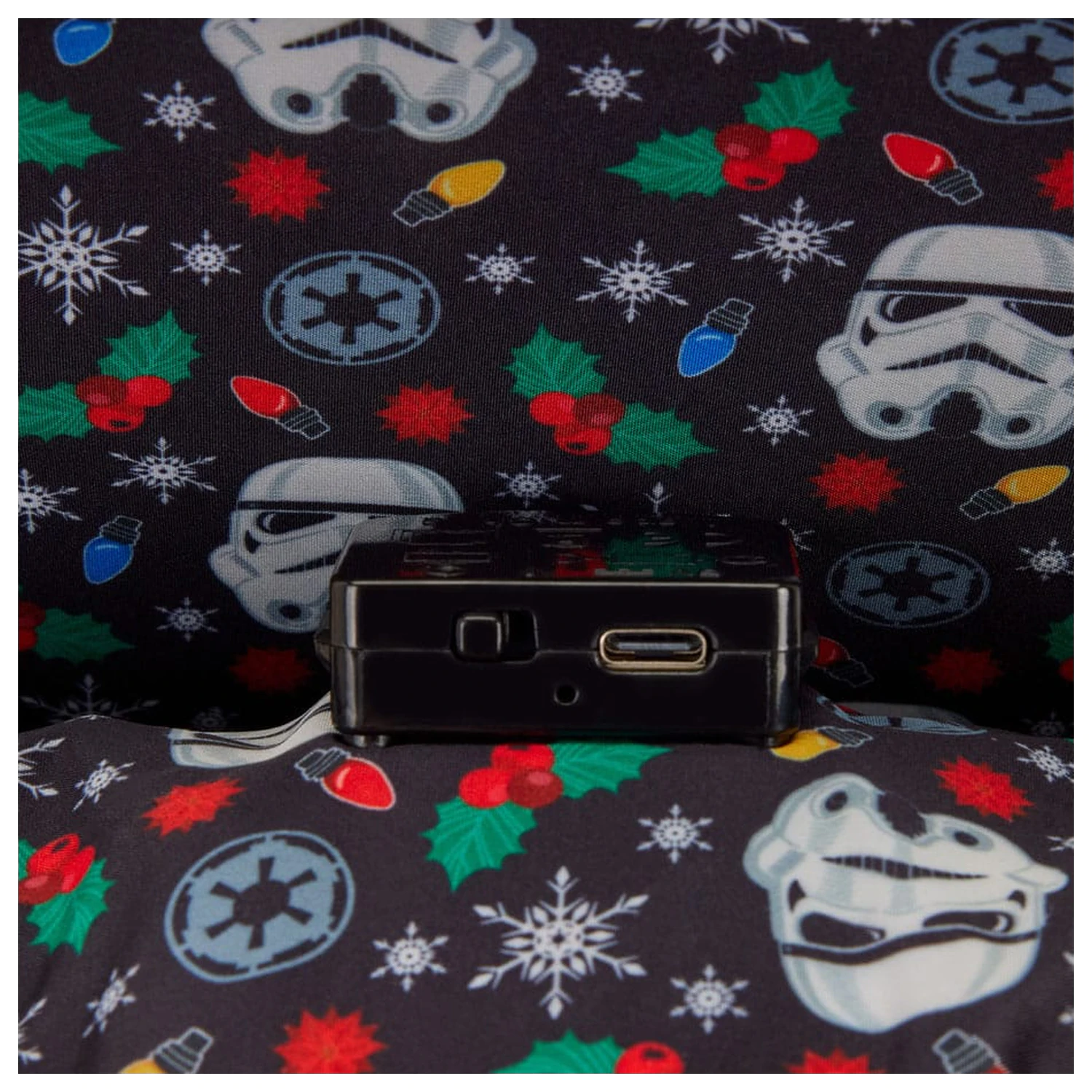 Star Wars by Loungefly Mini batoh Stormtrooper Holiday fotografii produktu