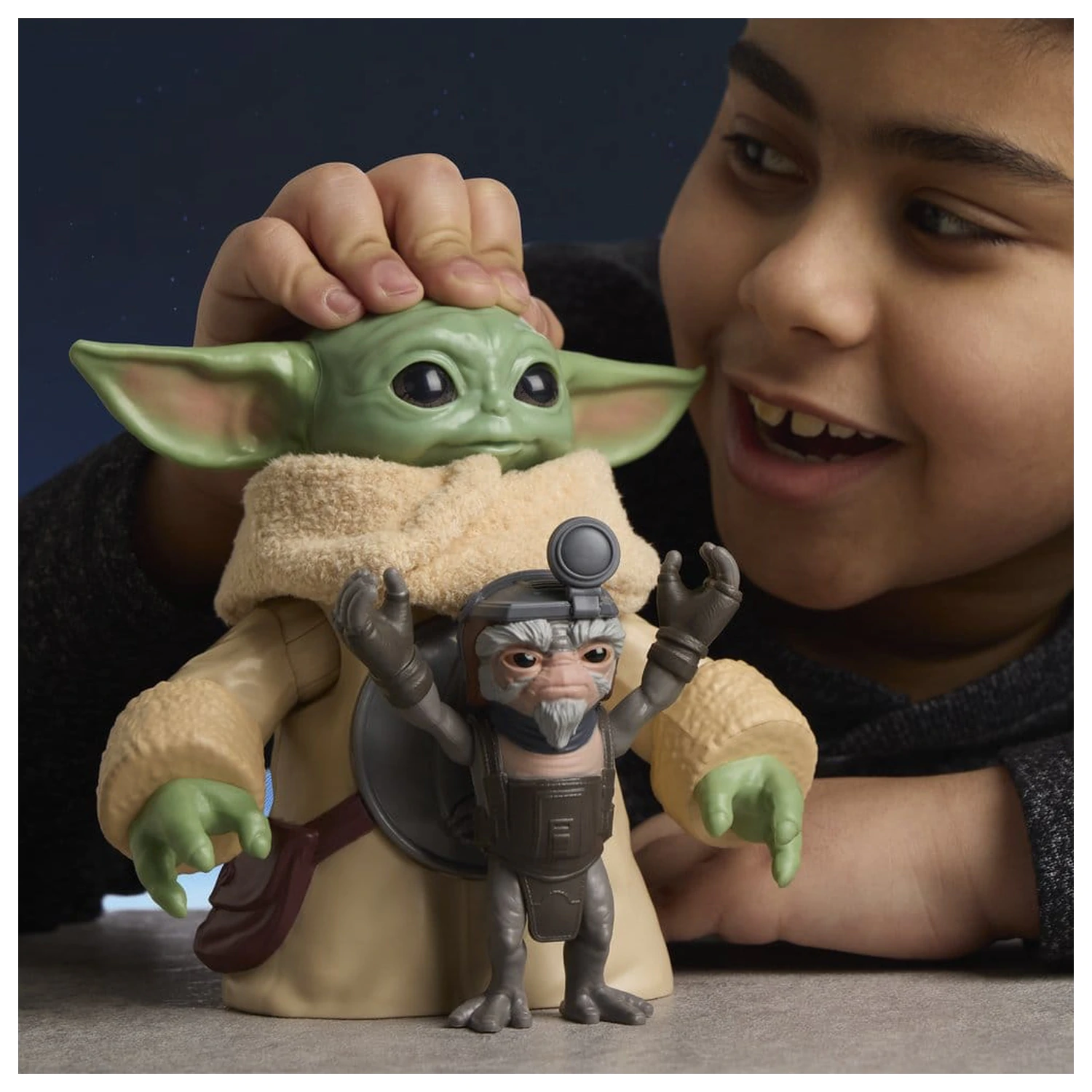 Star Wars: The Mandalorian & Grogu Elektronická akční figurka Huggin' Grogu & Anzellan 17 cm fotografii produktu