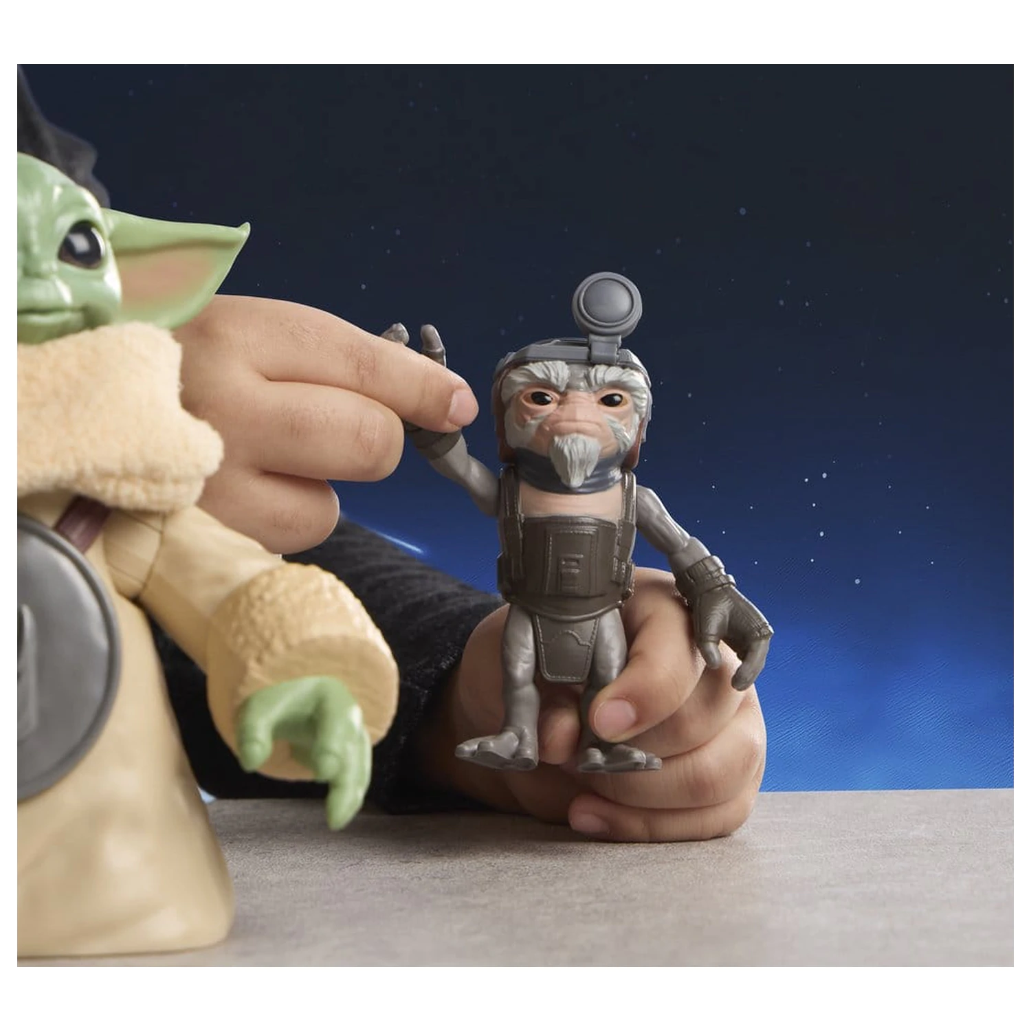 Star Wars: The Mandalorian & Grogu Elektronická akční figurka Huggin' Grogu & Anzellan 17 cm fotografii produktu