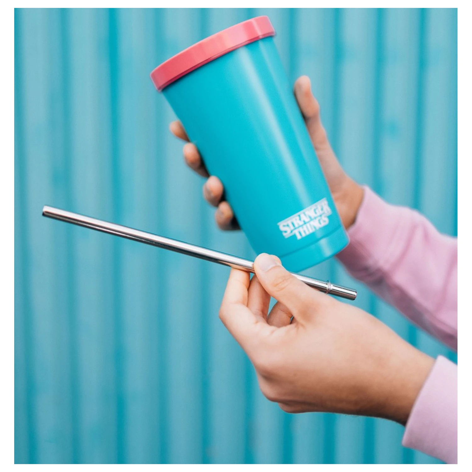 Stranger Things Rink-O-Mania brčko tumbler 550 ml fotografii produktu
